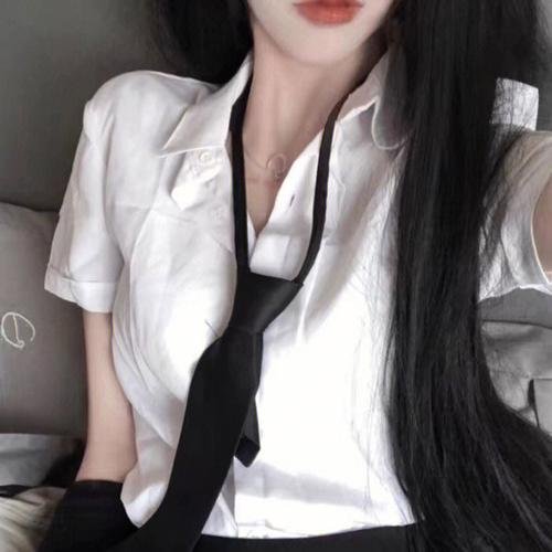 赤月 海报